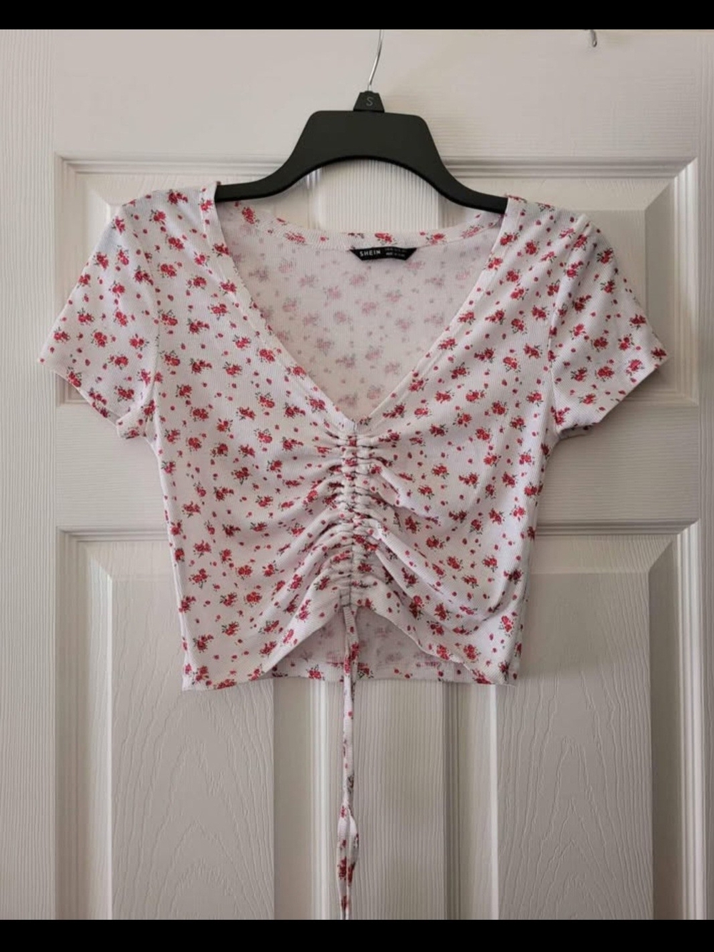 Floral Ruched V-Neck Crop Top! Size XS